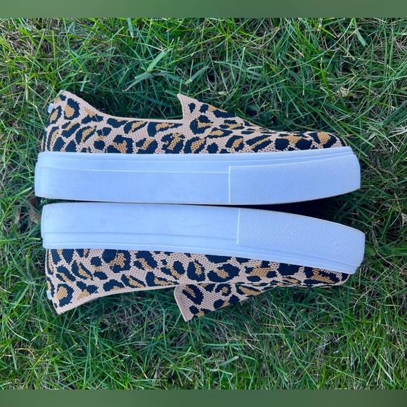 Steve Madden Leopard Knitted Print Chunky Platform Slip on Sneakers Size 8 - Picture 3 of 5